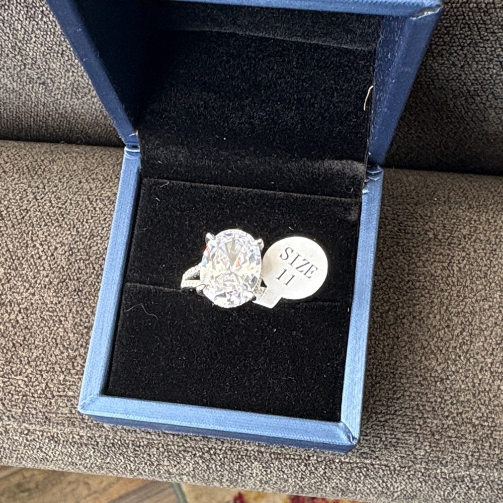 Stunning Silver Women's Ring with Crystal Accent